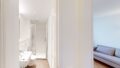Flur_mit_Blick_auf_Badezimmer_02.jpg