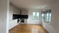Moderne Wohnung mit Balkon